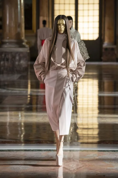 Look 50